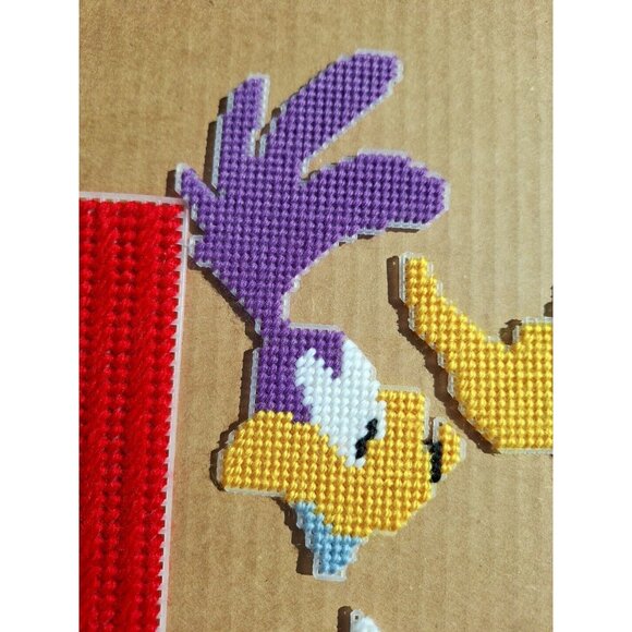 Looney Tunes Plastic Canvas Daffy Duck Sylvester Road Runner Tweety Bird Vintage - Picture 2 of 10